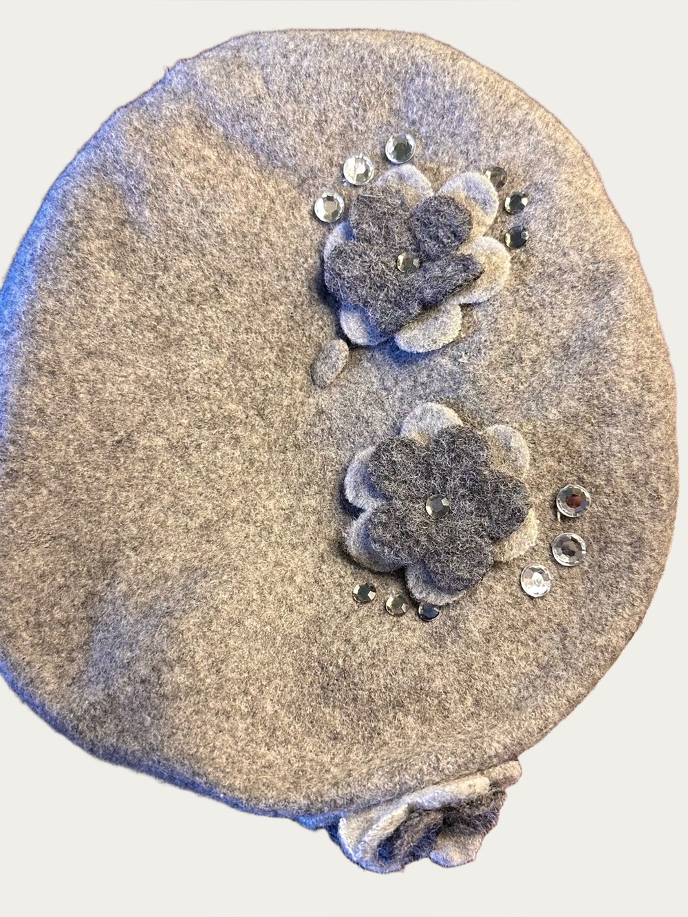 Gray Wool Knit Beret Hat with Flowers Gelso Bianca